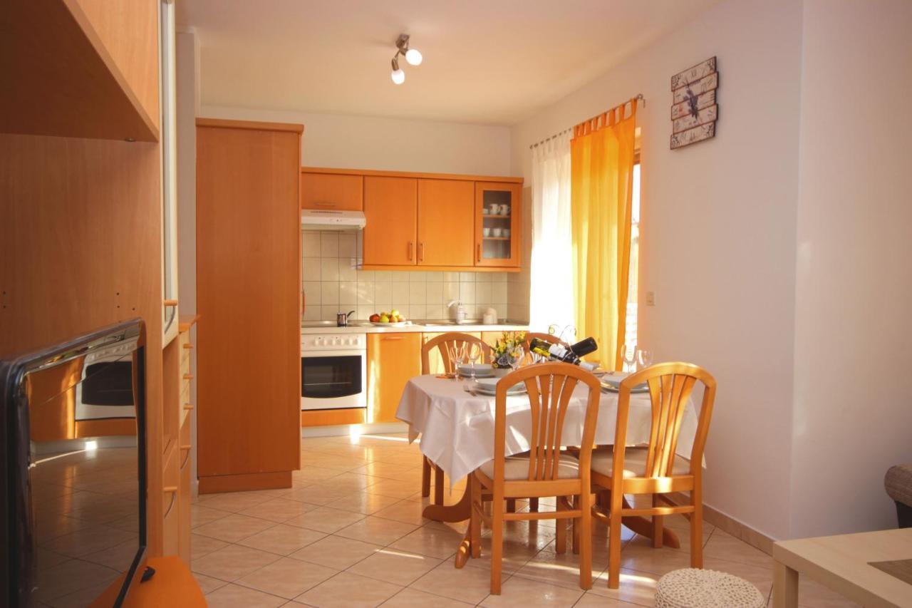 Apartment Ely Rabac Buitenkant foto