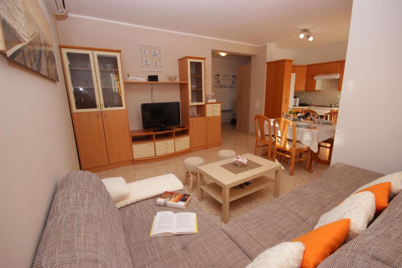 Apartment Ely Rabac Buitenkant foto
