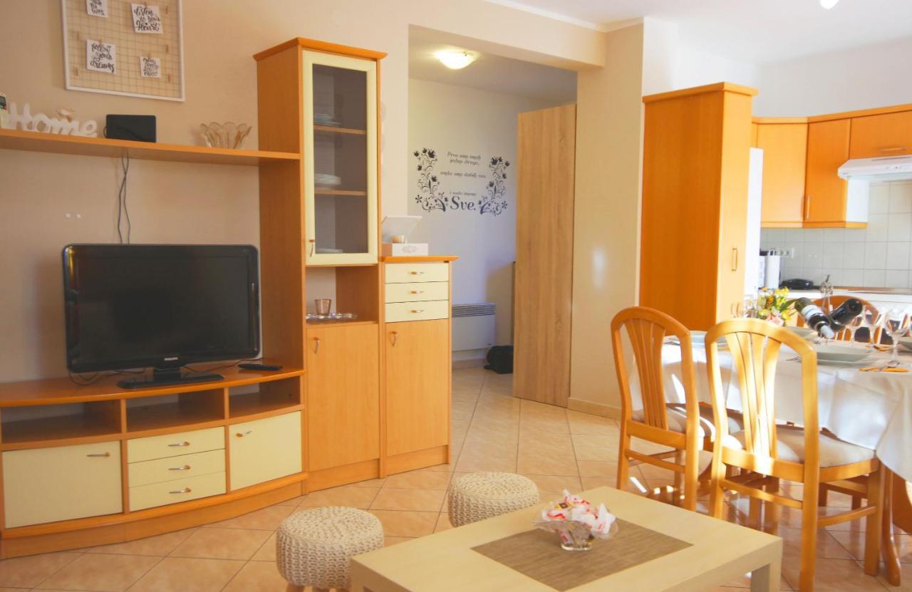 Apartment Ely Rabac Buitenkant foto